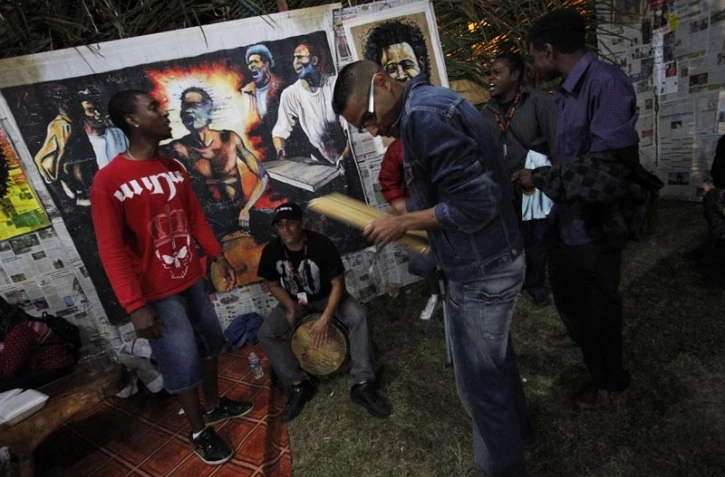 Vendredi 6 Août 2010
Sakifo maloya dann la kour Simangavol