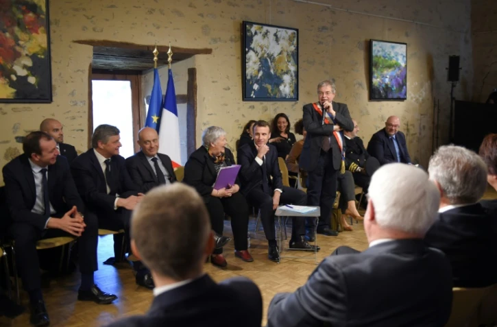 Emmanuel Macron débat avec des maires à Gargilesse-Dampierre (Indre) le 14 février 2019