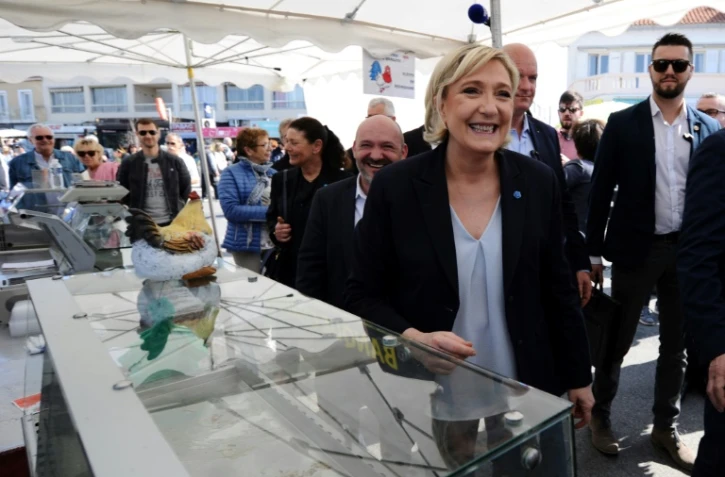 Marine Le Pen en campagne le 16 mars 2017 à Six-Fours-les-Plages