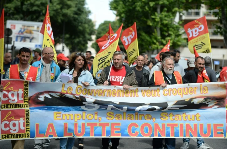 Des syndicalistes de la CGT défilent à Marseille, le 25 mai  