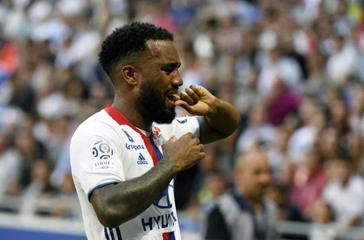 L'attaquant lyonnais Alexandre Lacazette, blessé lors du match contre Bordeaux au Parc OL, le 10 septembre 2016