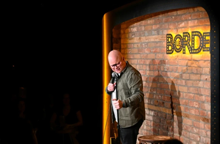 L'humoriste québécois Simon Delisle anime une soirée d'humour au Bordel Comédie Club, le 28 mars 2023 à Montreal, Québec