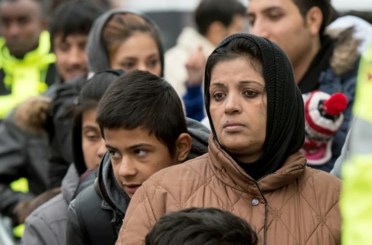 Des demandeurs d'asile attendent le 2 décembre 2015 d'être enregistrés à Giessen, dans l'ouest de l'Allemagne