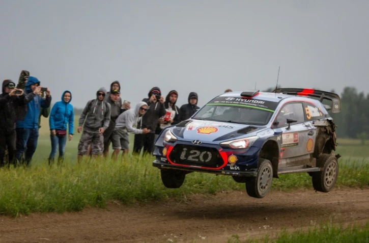 Le Belge Thierry Neuville au volant de sa Hyundai i20 lors du Rallye de Pologne, le 1er juillet 2017 à Kruklanki