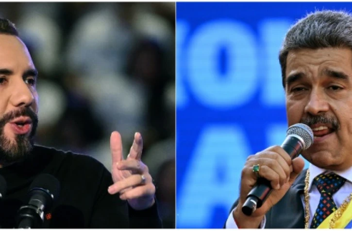 (COMBO) Cette combinaison d'images créées le 20 avril 2025 montre le président salvadorien Nayib Bukele (G) prononçant un discours au Lycée national Adolfo Pineda à San Salvador le 15 mars 2025 ; et le président vénézuélien Nicolas Maduro prononçant un discours devant le palais présidentiel de Miraflores à Caracas le 10 janvier 2025