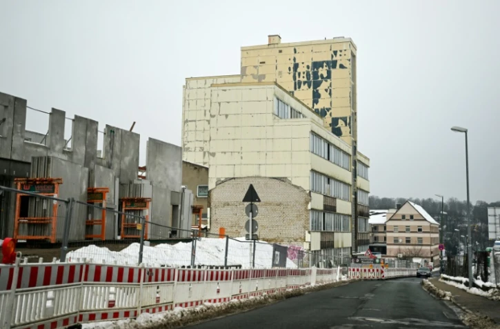Un chantier situé sur l'ancien site de production du fabricant de systèmes électriques pour carrosseries Kostal, le 16 janvier 2025 à Lüdenscheid, dans l'ouest de l'Allemagne  