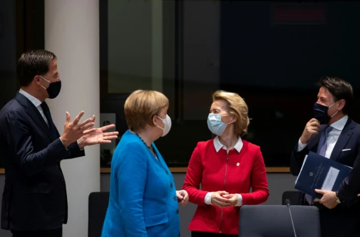(de g à d) Le Premier ministre néerlandais Mark Rutte, la chancelière allemande Angela Mekerl, la présidente de la Commission européenne Ursula von der Leyen et le Premier ministre italien Giuseppe Conte au sommet de l'UE à Bruxelles, le 18 juillet 2020