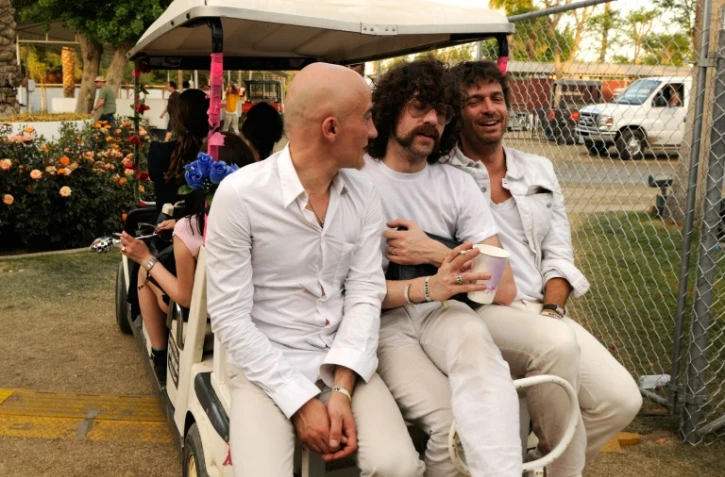 Philippe Zdar (d) avec les musiciens DJ Boom Bass (g) et Gaspard Auge, le 18 avril 2010 Ă Indio, aux Etats-Unis