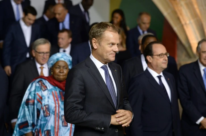 La présidente de l'Union Africaine, Nkosazana Dlamini-Zuma, le président du Conseil européen, Donald Tusk, et le président français François Hollande, lors du sommet européen sur la crise migratoire le 11 novembre 2015 à La Valette