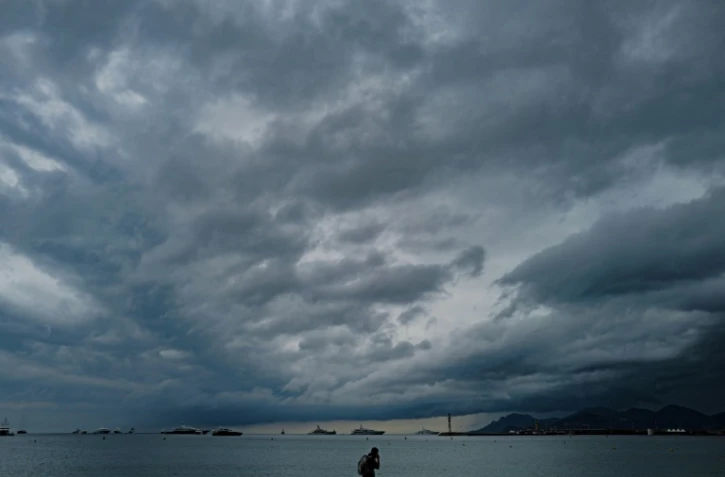 Nuages orageux le 20 mai 2025 dans le sud-est de la France, ici à Cannes