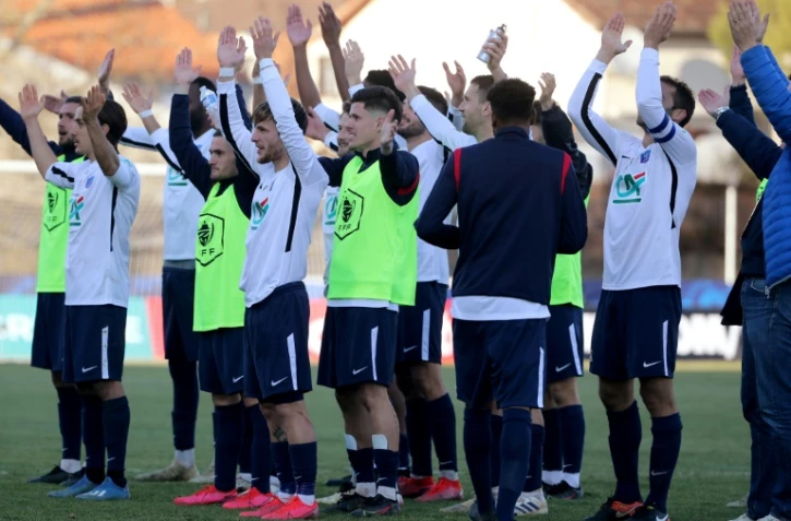 Les joueurs de Bergerac vainqueurs du FC Metz au Stade de Campréal, dans l'une des grosses surprises des 32e de finale de la Coupe de France, le 19 décembre 2021