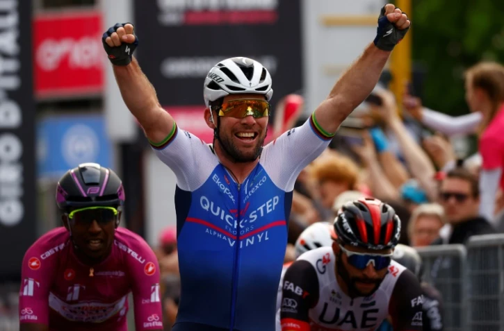 Le Britannique Mark Cavendish remporte au sprint la 3e étape du Giro, le 8 mai 2022 à Balatonfüred (Hongrie)