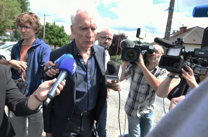 Jean-Paul Teissonnière, l'avocat de Murielle Bolle devant la gendarmerie de Saint-Etienne-Les-Remiremont dans les Vosges, le 28 juin 2017