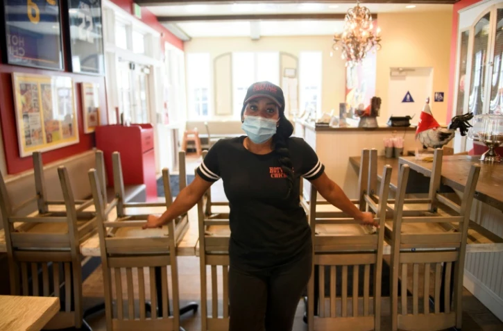 Kim Prince, propriétaire du restaurant Hotville Chicken fermé en raison de la pandémie, à Los Angeles, en Californie, le 24 novembre 2020