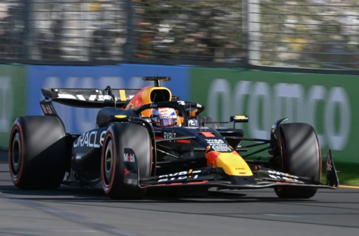 La Red Bull piloté par le Néerlandais Max Verstappen pendant les qualifications du Grand Prix d'Australie de Formule 1 sur e circuit Albert Park le 23 mars 2022 à Melbourne