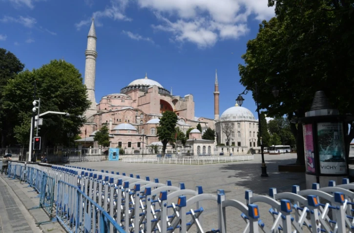 L'ex-basilique Sainte-Sophie, avec des barrières installées par la police, à Istanbul le 11 juillet 2020