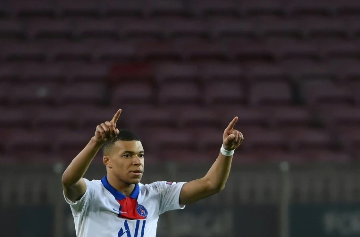 L'attaquant du Paris-SG, Kylian Mbappé, auteur d'un triplé lors du 8e de finale aller de la Ligue des champions face au FC Barcelone, au Camp Nou, le 16 février 2021