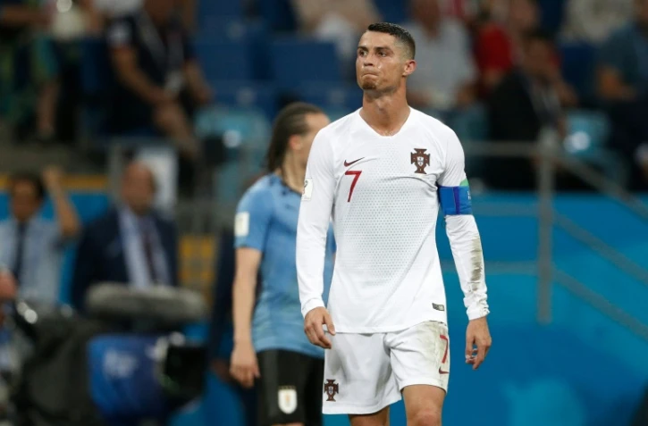 L'attaquant portugais Cristiano Ronaldo dépité lors de la défaite face à l'Uruguay en 8e de finale du Mondial à Sotchi le 30 juin 2018