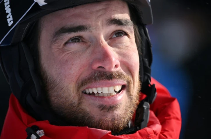 Le Français Kevin Rolland attend son score à la finale de half-pipe des JO de Pékin, achevée à la 6e place, à Zhangjiakou, le 19 février 2022