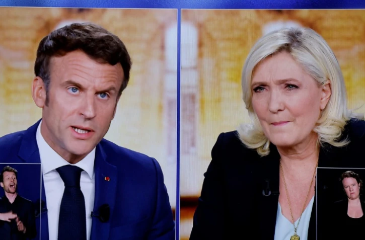Le débat télévisé entre Emmanuel Macron et Marine Le Pen dans les studios à Saint-Denis en Seine-Saint-Denis le 20 avril 2022