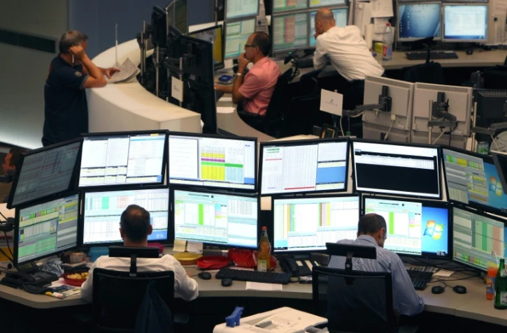 Envol des marchés boursiers lundi après la décision de la Chine de ne pas déprecier sa monnaie