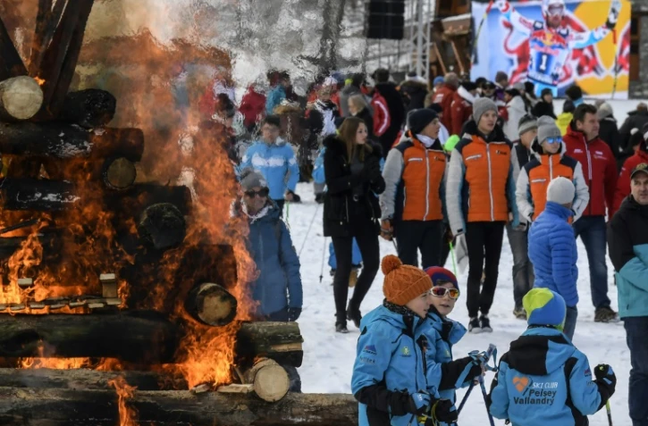 L'hommage au skieur de l'équipe de France David Poisson, décédé tragiquement au Canada lors d'une chute à l'entraînement, le 28 novembre 2017 à Peisey-Nancroix