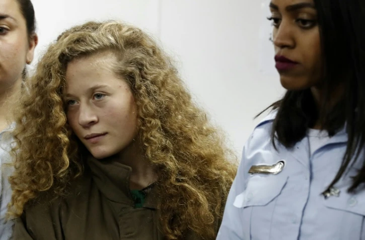 L'adolescente palestinienne Ahed Tamimi devant la cour militaire dans la prison israélienne d'Ofer le 28 décembre 2017