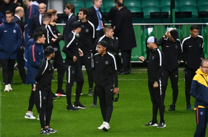 Kylian Mbappé et les Parisiens foulent la pelouse du Celtic Park, le 11 septembre 2017, à la veille d'y affronter le Celtic FC