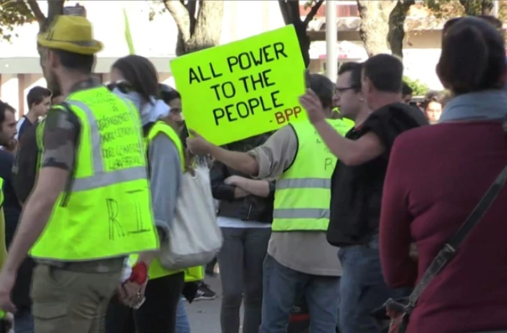 Des "gilets jaunes" participent , le 26 octobre 2019 à Saint-Étienne, à une manifestation "nationale", donnant lieu à des face-à -face tendus avec les forces de l'ordre qui ont usé à plusieurs reprises de gaz lacrymogènes