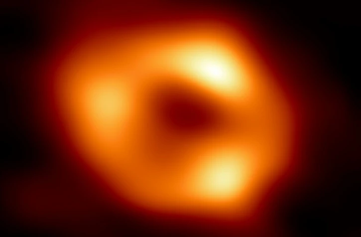 Image d'un trou noir super massif au coeur de notre galaxie, Sagittarius A*, dévoilée par l'Observatoire sud-européen (ESO)? le 12 mai 2022 