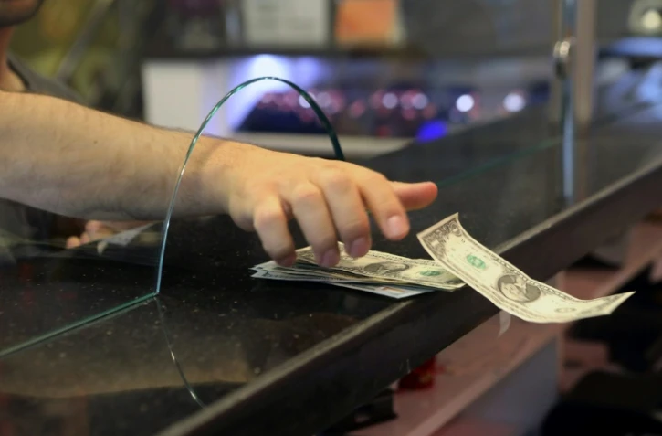 La richesse des milliardaires dans le monde a augmenté de 900 milliards l'an dernier, soit au rythme de 2,5 milliards par jour, alors que celle de la moitié la plus pauvre de la population de la planète a chuté de 11%, selon Oxfam