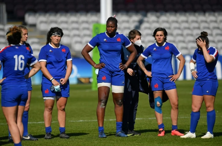 Les Françaises déçues après leur défaite en finale du Tournoi des six Nations face aux Anglaises, à Twickenham, le 24 avril 2021