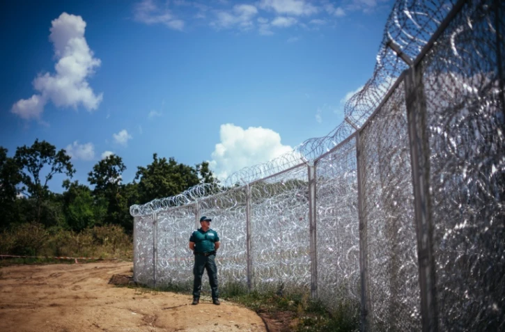 Un policier bulgare près de la frontière entre la Bulgarie et la Turquie, près du village de Golyam Dervent, le 17 juillet 2014