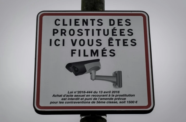 Les clients des prostituées restent passibles d'une amende en France: le Conseil constitutionnel a déclaré vendredi "conforme" à la loi fondamentale la loi d'avril 2016