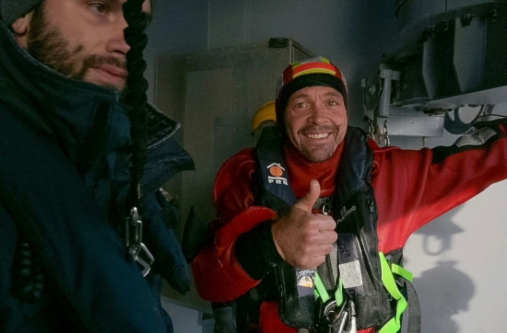 Vendée Globe : Kevin Escoffier récupéré par le Nivôse et en route pour La Réunion