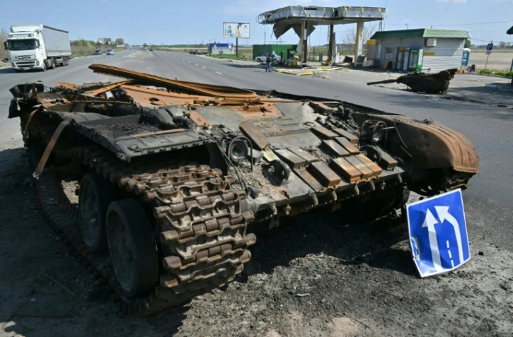 Epave d'un blindé russe dans le village de Shybyn, au nord-est de Kiev, le 2 mai 2022