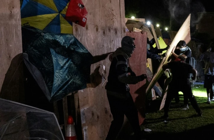 Affrontements autour d'un campement pro-palestinien sur le campus d'UCLA, Ă Los Angeles, le 1er mai 2024