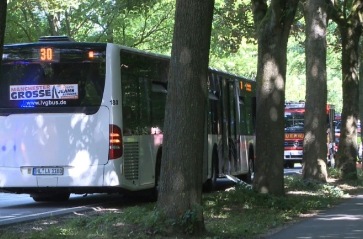 Le bus dans lequel des passagers ont été attaqués, le 20 juillet 2018 à Lübeck dans le nord de l'Allemagne