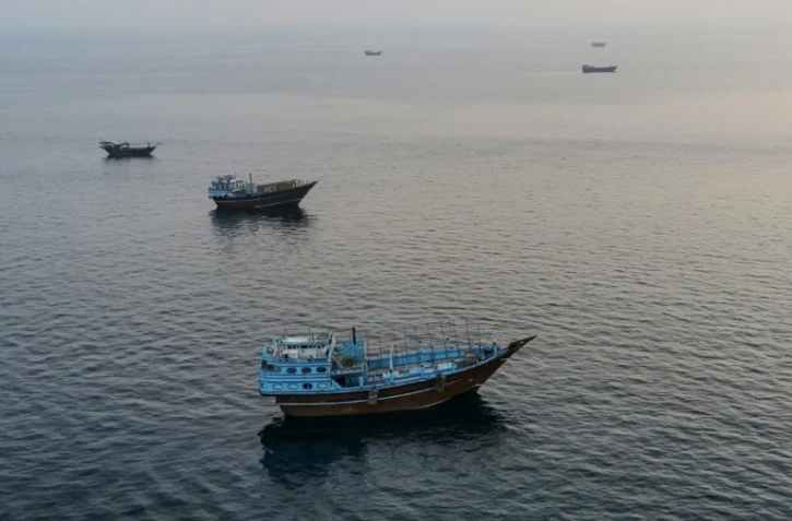 Des bateaux ancrés au large de la péninsule de Musandam, au nord d'Oman, près du détroit d'Ormuz, le 27 juin 2026