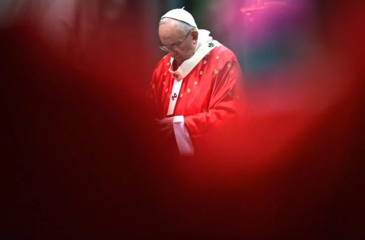 Le pape François célèbre la messe de la Pentecôte à la basilique Saint-Pierre au Vatican le 15 mai 2016