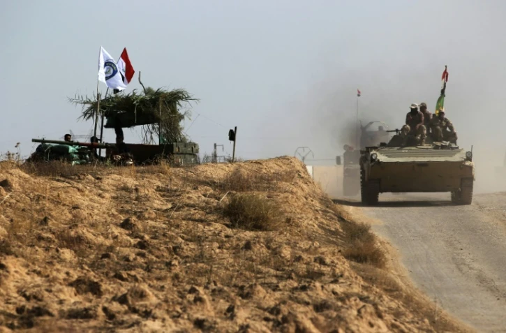 Les forces irakiennes avancent vers des positions peshmergas, le 15 octobre 2017 dans les environs de Kirkouk
