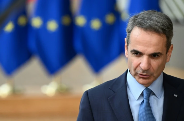 Le Premier ministre grec Kyriakos Mitsotakis s'adresse à la presse avant un sommet du Conseil européen à Bruxelles, le 21 mars 2024