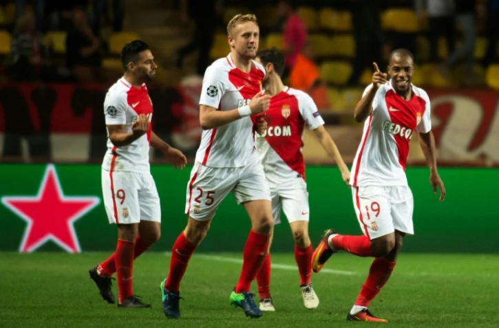 Les Monégasques en liesse après le but de Djibril Sidibé (N.19) contre Tottenham en Ligue des champions à Louis-II, le 22 novembre 2016