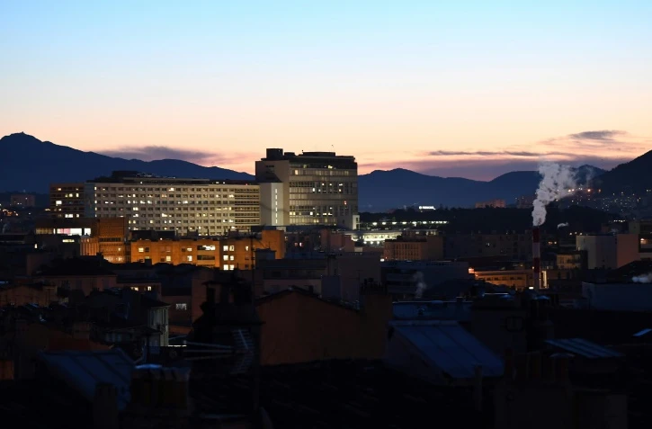 Un homme blessé aux jambes a été admis à l'hôpital de la Timone a Marseille dans la nuit du 13 au 14 août