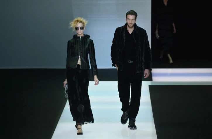 Des mannequins portent des créations Giorgio Armani, le 29 février 2016 à Milan