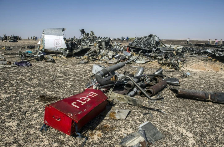 Des débris de l'avion A321 sur le side du Wadi al-Zolomat dans la péninsule du Sinaï le 1er novembre 2015