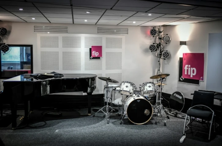 Un studio d'enregistrement de FIP à la Maison de la Radio à Paris, le 21 décembre 2020