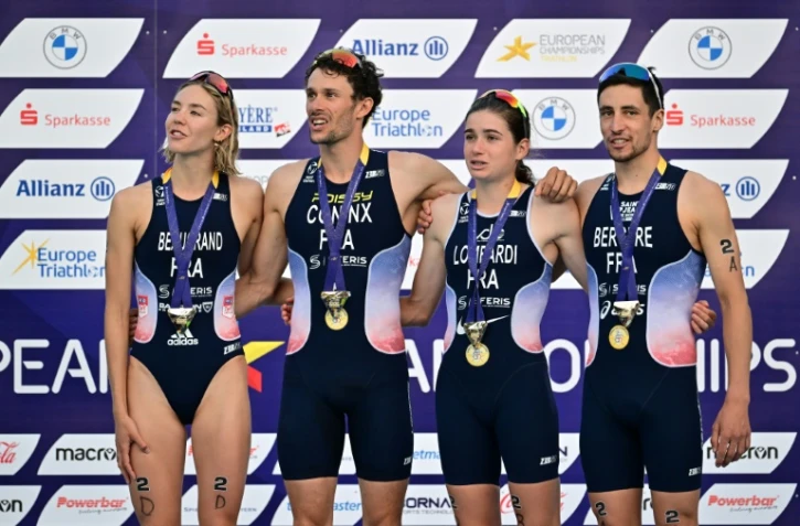 Le quatuor en or français (de g. à dr.) Cassandre Beaugrand, Dorian Coninx, Emma Lombardi et Léo Bergère, sacré en relais mixte de triathlon à Munich, le 14 août 2022 