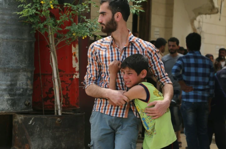 Des Syriens le 24 avril 2016 à Sakhur près d'Alep