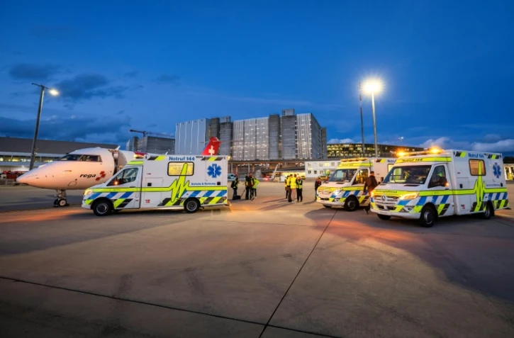 Des ambulances à l'aéroport de Zurich pour transporter des blessés en provenance de Gaza, le 24 octobre 2025